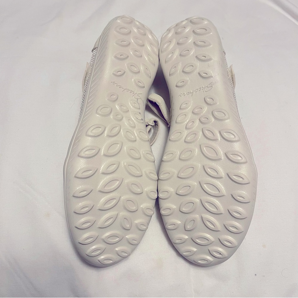 Skechers Women's Cream Flats - Picture 6 of 9